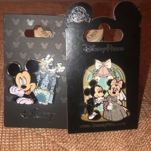 Disney Collecting Pins - Mickey and Minnie